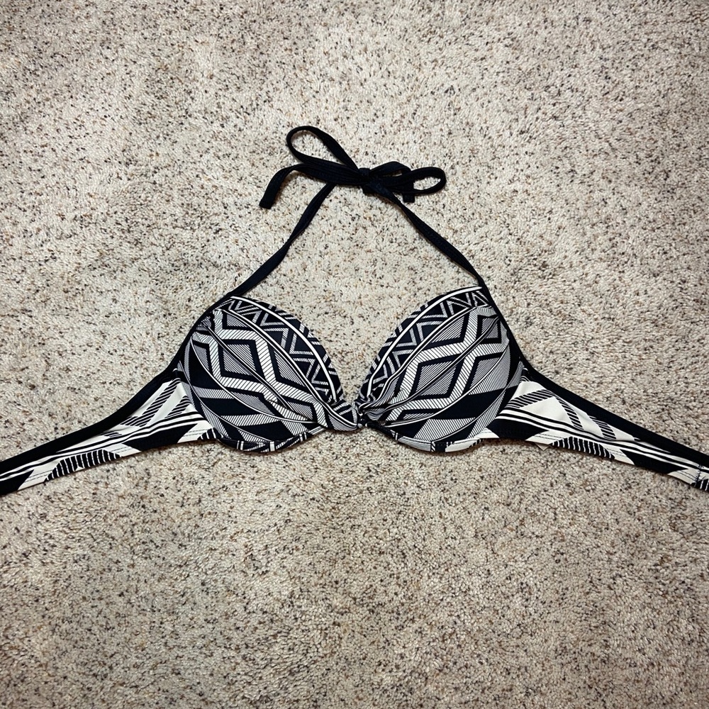black&white swimsuit top